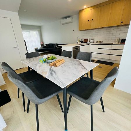 Central Modern 3-Bedroom,3- Bathroom House With Patio And Carpark- Lower Hutt City Centre Eksteriør billede