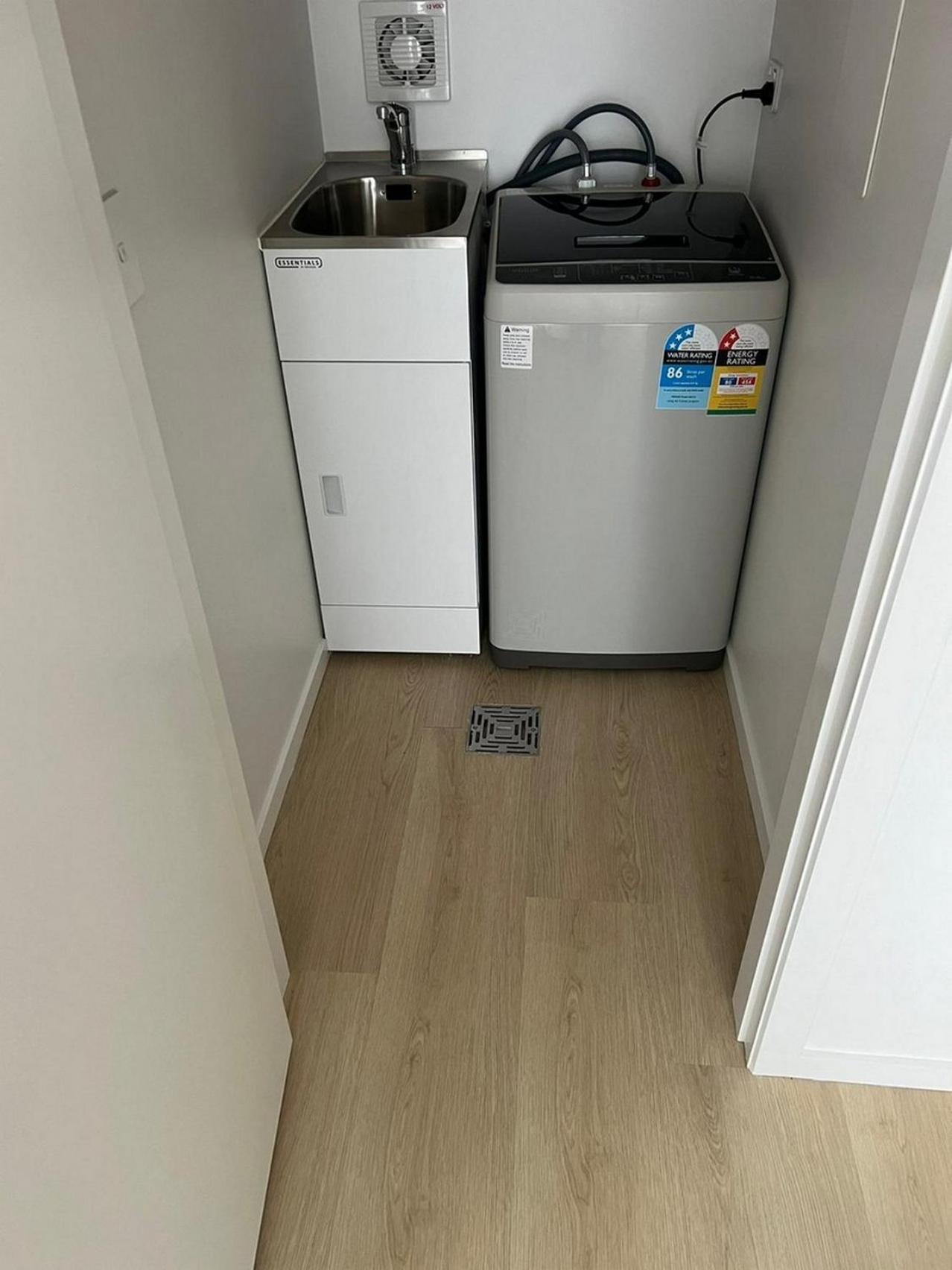 Central Modern 3-Bedroom,3- Bathroom House With Patio And Carpark- Lower Hutt City Centre Eksteriør billede