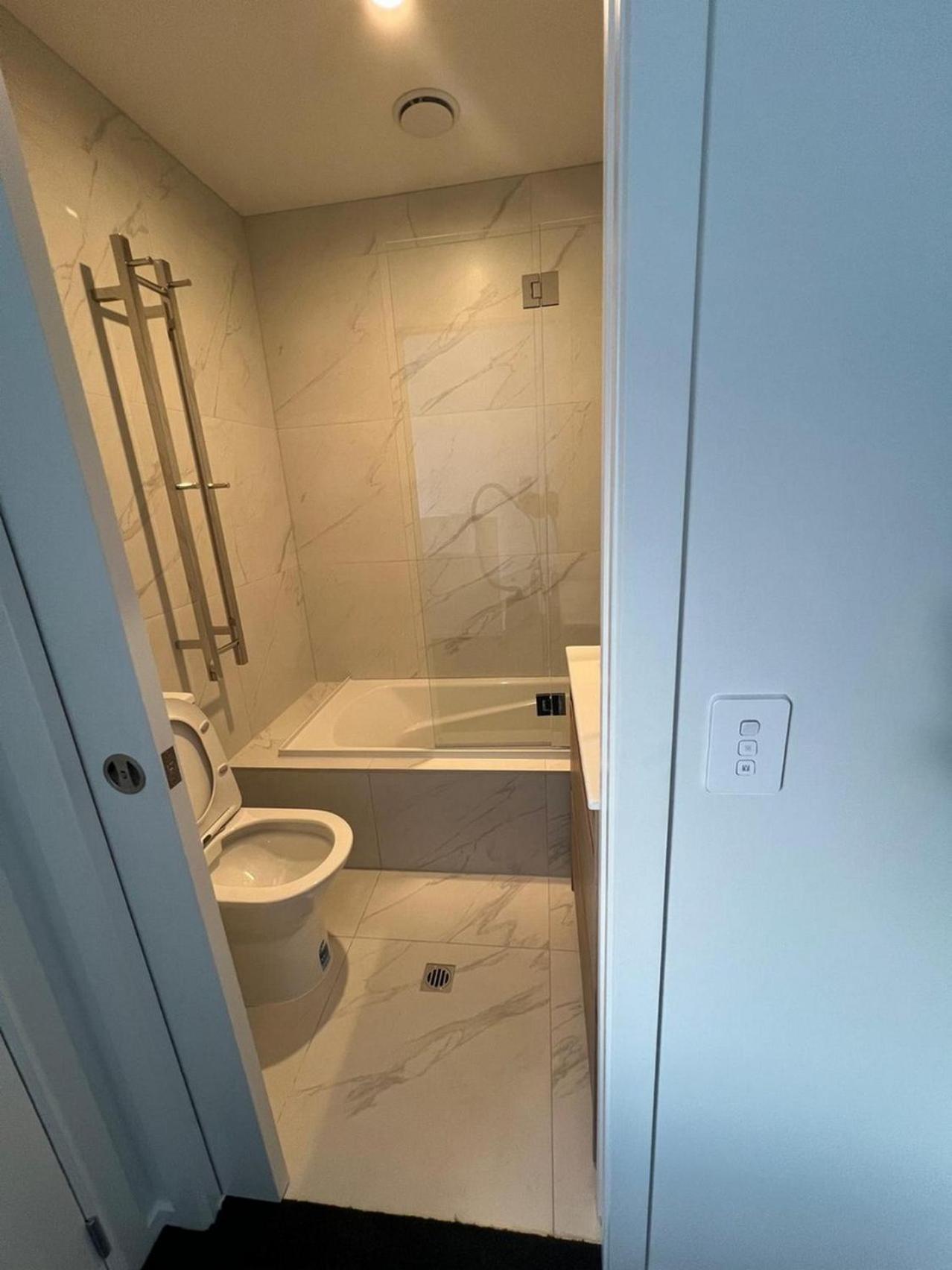 Central Modern 3-Bedroom,3- Bathroom House With Patio And Carpark- Lower Hutt City Centre Eksteriør billede