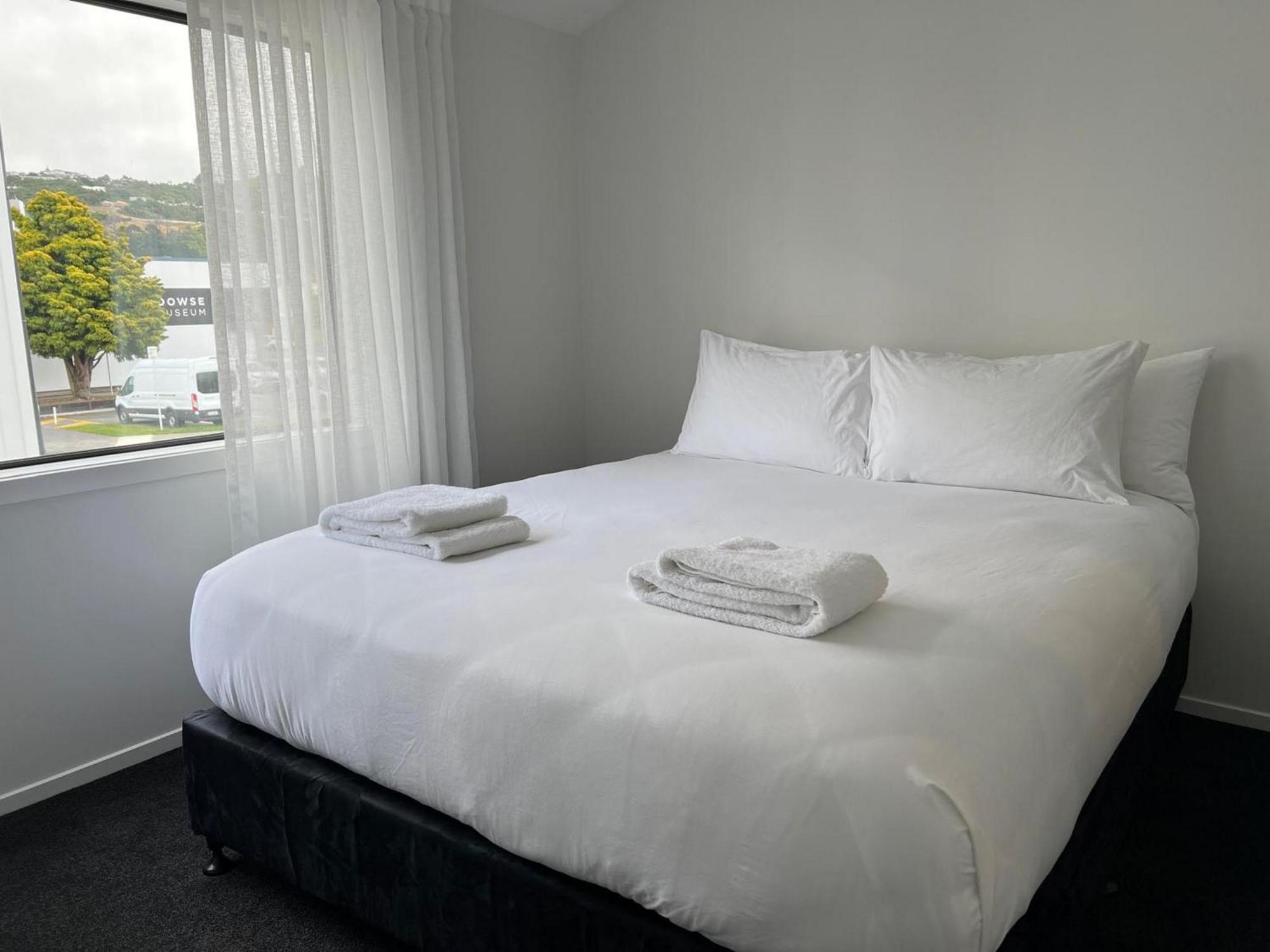 Central Modern 3-Bedroom,3- Bathroom House With Patio And Carpark- Lower Hutt City Centre Eksteriør billede