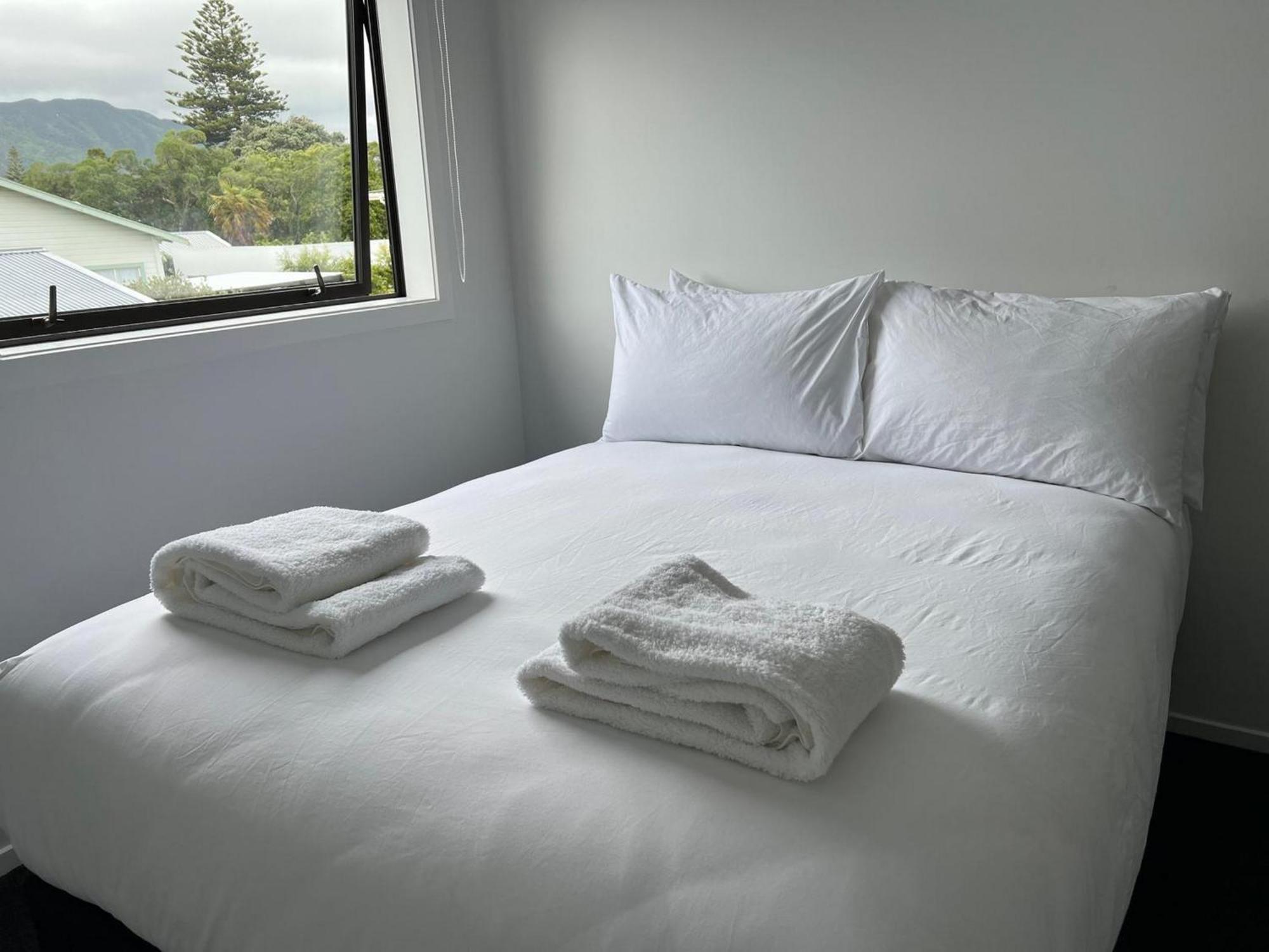 Central Modern 3-Bedroom,3- Bathroom House With Patio And Carpark- Lower Hutt City Centre Eksteriør billede