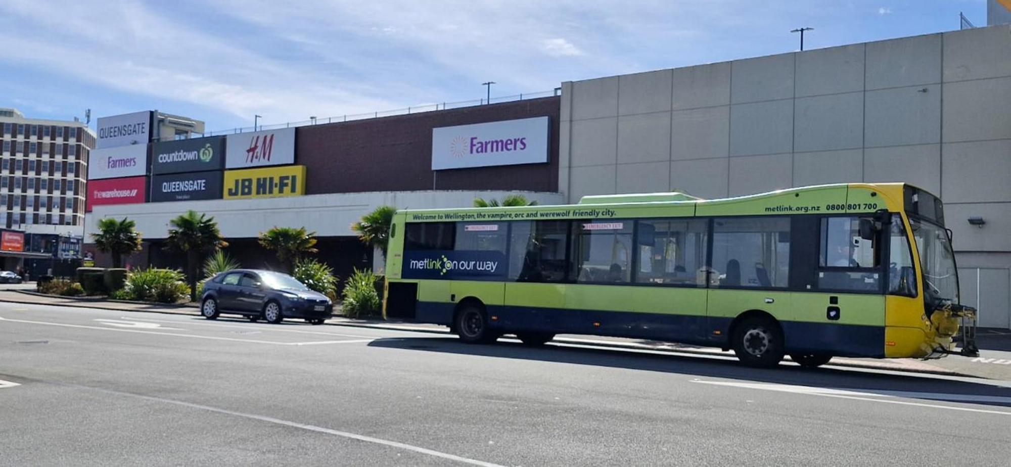 Central Modern 3-Bedroom,3- Bathroom House With Patio And Carpark- Lower Hutt City Centre Eksteriør billede