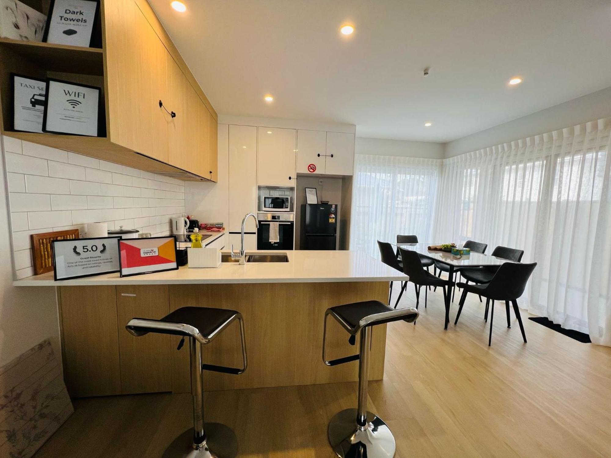 Central Modern 3-Bedroom,3- Bathroom House With Patio And Carpark- Lower Hutt City Centre Eksteriør billede